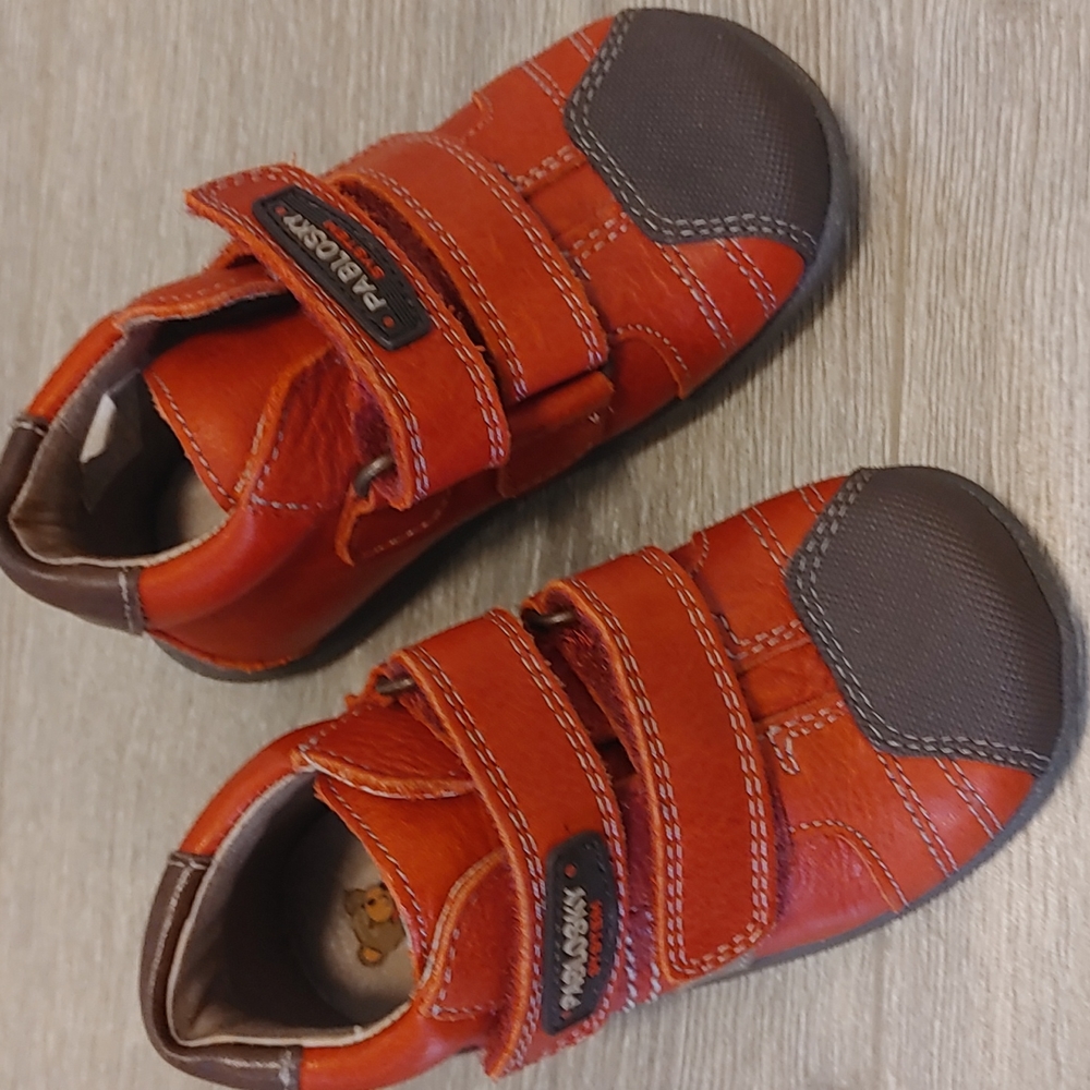 Size 5 l baby walker shoe for girl or boy l no laces l velcro